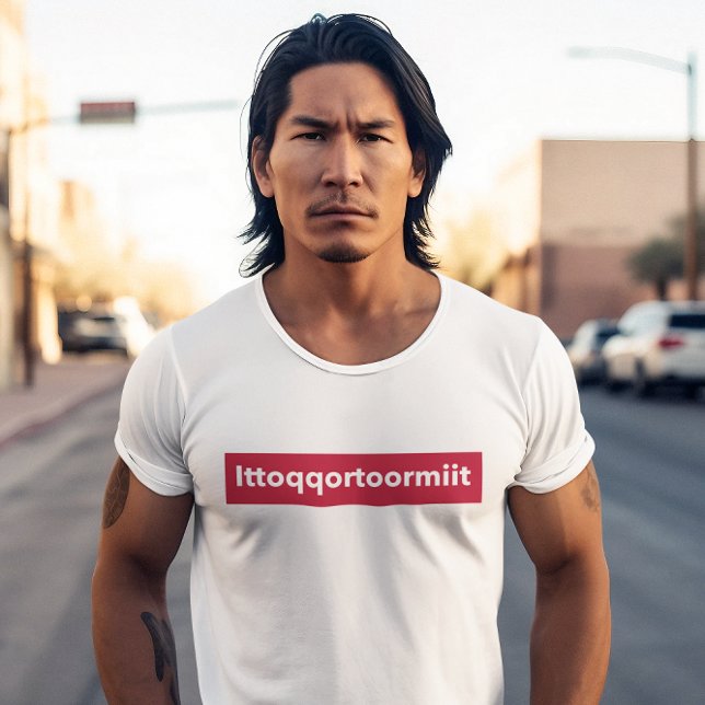 Grönland Ittoqortoormiit Red Typography T Shirt (Skapare uppladdad)