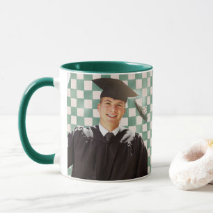 Grönrutig anpassad fotomanlig examen mugg