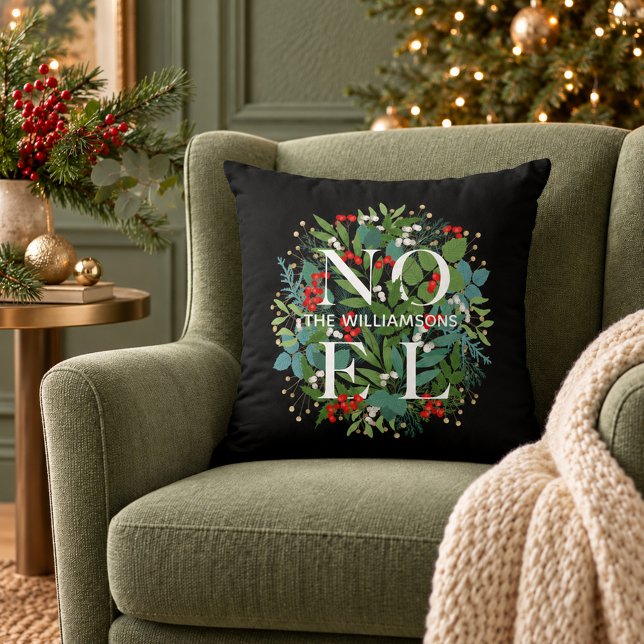 Grönska Bär NOEL Jul Kudde (Personalized greenery and berries NOEL Christmas holiday black throw pillow)