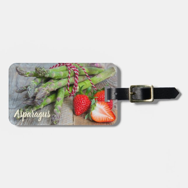 Grönt Asparagus med jordgubbsbär Bagagebricka (Horisontell Framsida)
