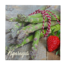 Grönt Asparagus med jordgubbsbär