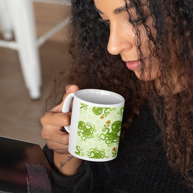 Grönt av bläckfisk med blommor kaffemugg (Skapare uppladdad)