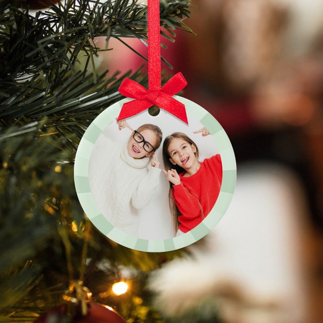 Grönt av julfoto- Viktig Roligt Julgransprydnad Keramik (Whimsical green cute photo Christmas ornament.)