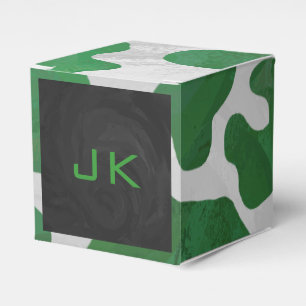 Grönt av kummel och vita monogram presentaskar