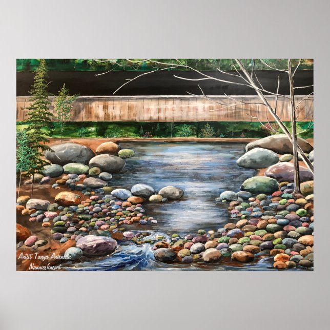 Grönt av naturskog med brook poster (Framsidan)