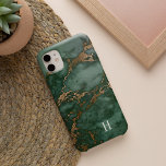 Grönt av skog och kopparmarmor, Monogram<br><div class="desc">Chicens telefonfodral har en rik grönt marble-bakgrund mönster med faux kopparfolie-veining. Anpassa med ditt första monogram i klassiska bokstäver.</div>