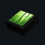 Grönt Bamboo - Silence Lugns My Soul Smyckeskrin<br><div class="desc">Tystnad lugnar min själ. Med en lush emerald grönt-bild av bamboolstjälkar med långa känsliga löv och blek båda ljus i bakgrunden.</div>