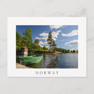 Grönt båt i fjord i Norge Vykort