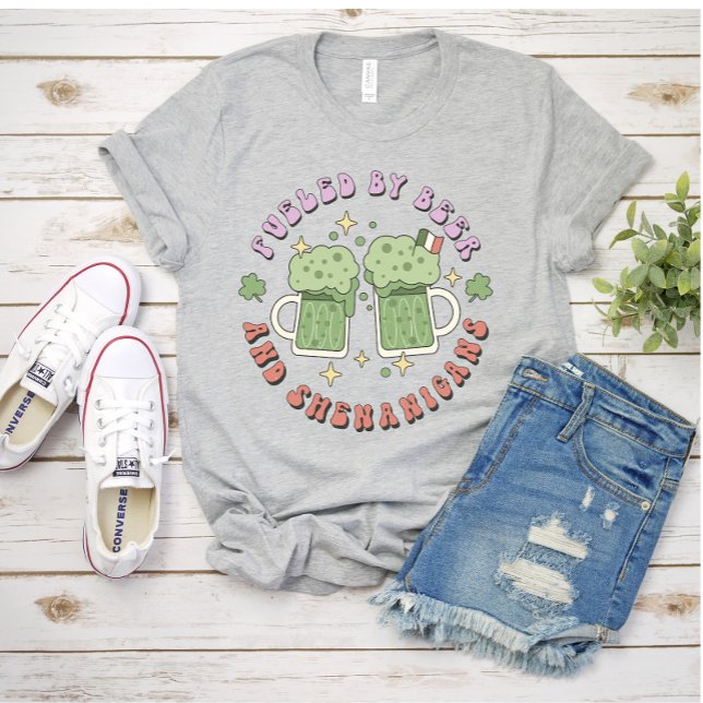 Grönt Beer Shenanigans St. Patrick's Day T-shirt (Skapare uppladdad)