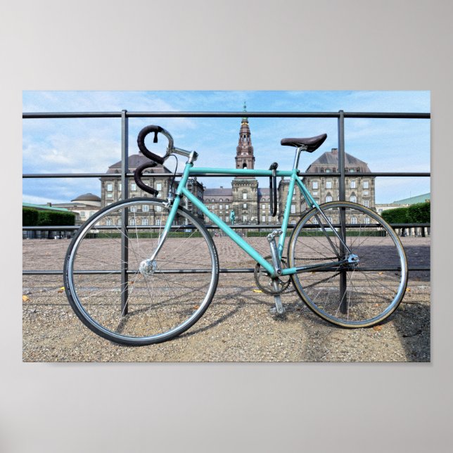 Grönt Bicycle i Christiansborg Palace, Köpenhamn Poster (Framsidan)