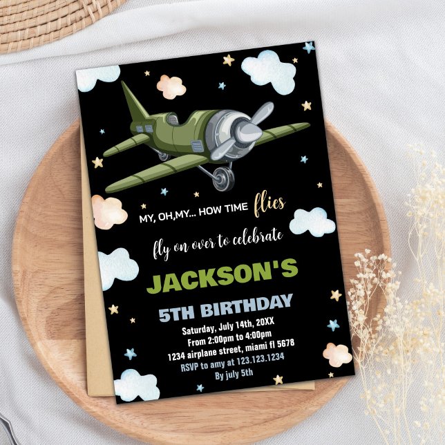 Grönt Black BK för inbjudan till flygplanet på föd (Airplane Birthday Invitations Green Black BK)