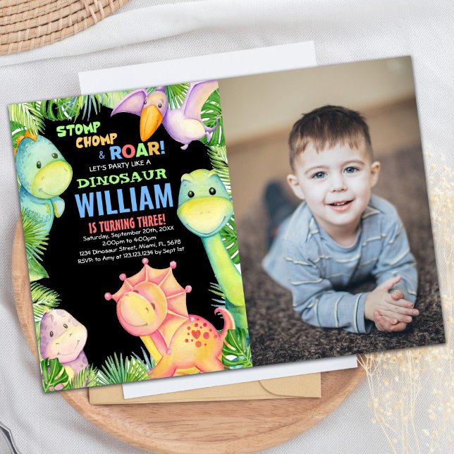 Grönt Black Photo Dinosaur Birthday-inbjudningar Inbjudningar (Green Black Photo Dinosaur Birthday Invitations)