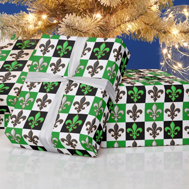 Grönt Black White Checkered Fleur-de-lis Design Presentpapper (Skapare uppladdad)
