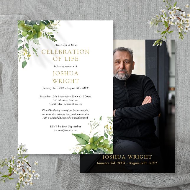 Grönt blomsterfirande av livets begravningsfoto inbjudningar (Greenery Floral Celebration Of Life Funeral Photo Invitation)