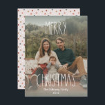 Grönt Boho Polka Dot-Fullt Julövertoning Photo Julkort<br><div class="desc">Den här grönten är boho polka-fullt fotokort för julgradient är perfekt för din moderna bohemiska land-inspirerade Julhälsningar. Det klassiska, rustiska men finstilta, handritade teckensnittet ge är en snygg vintage som ser söt och enkel ut. Polka dots kom i jordtoner av rött, sage grönt, rosa, terrakotta, rost och tan. Utformningen är...</div>