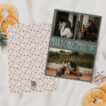 Grönt Boho Polka, tre foto vid jul Julkort<br><div class="desc">Den här grönten är boho polka-pricken julklapp med tre foto-helgdag som är perfekt för din moderna bohemiska land-inspirerade Julhälsningar. Det klassiska, rustiska men finstilta, handritade teckensnittet ge är en snygg vintage som ser söt och enkel ut. Polka dots kom i jordtoner av rött, sage grönt, rosa, terrakotta, rost och tan....</div>