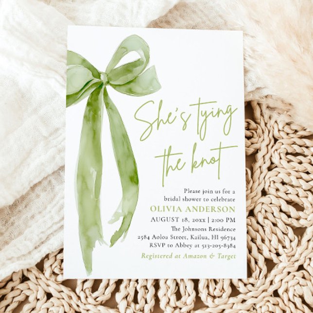 Grönt Bow Hon Gifter sig Möhippa Inbjudningar (Modern Elegant Green Bow Ribbon Coquette She's Tying the Knot Arch Bridal Shower Invitation)