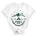 Grönt Bride Camping Bachelorette Party BVI T Shirt<br><div class="desc">Tillbehör ditt campingtema bachelorette helg med hjälp av den här roligten och snyggten T för bruden med grönt utomhus,  temat inslag! Om du har några frågor eller förfrågningar om utformningen kan du kontakta oss via chattan. Vi skulle vara lycklig för att hjälpa till!</div>