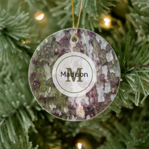Grönt brun grått-kamouflage-träbark Monogram Julgransprydnad Keramik