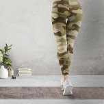 Grönt Camo för texturerad armé Leggings<br><div class="desc">En elegant,  texturerad kamouflage mönster med mörk och lätt olivolja som dominerande färg. Offentliggjord först den 5 januari 2023.</div>