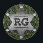 Grönt Camouflage Mönster sheriff Badge Monogram Darttavla<br><div class="desc">Den här ritbordsdesignen av anpassadet camo mönster har ett bricka i metall som ger dig utrymme att lägga till ditt monogram/initialer. Kamouflage är i gröntens nyans och brunt. Det är en underbar design för en person i militären, en veteran, en kvinna eller man i tillsatta lagar, en jägare eller till...</div>