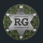 Grönt Camouflage Mönster sheriff Badge Monogram Darttavla<br><div class="desc">Den här ritbordsdesignen av anpassadet camo mönster har ett bricka i metall som ger dig utrymme att lägga till ditt monogram/initialer. Kamouflage är i gröntens nyans och brunt. Det är en underbar design för en person i militären, en veteran, en kvinna eller man i tillsatta lagar, en jägare eller till...</div>