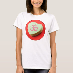 Grönt Candy Heart med Om Symbol T Shirt