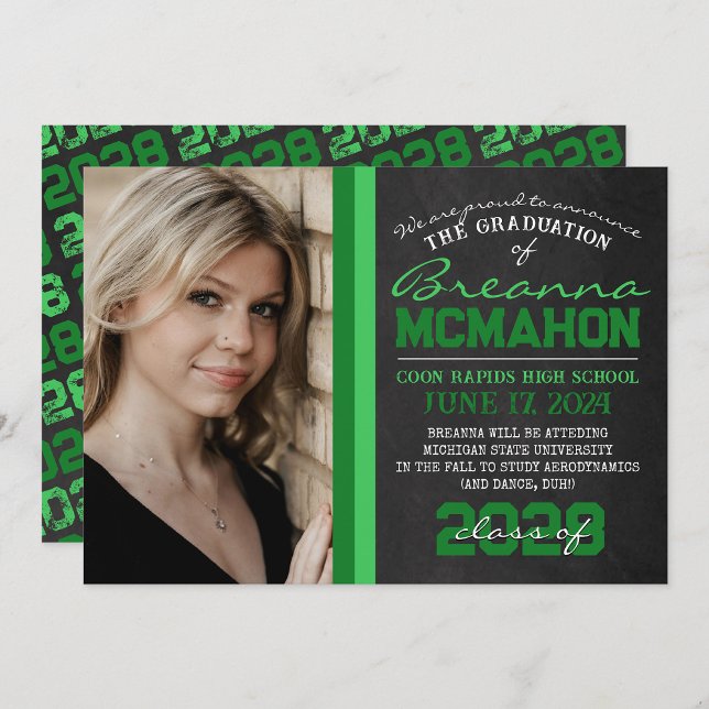 Grönt Chalkboard Photo Studenten annons Inbjudningar ( Repeating Class Year 1 & 2 Photo Graduation Invitations & Announcements)