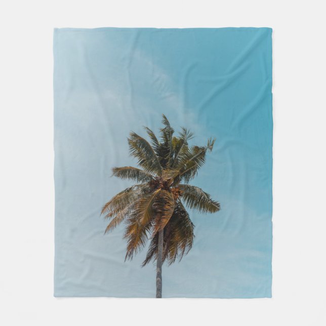 Grönt coconut träd under blå himmel fleecefilt (Framsidan)