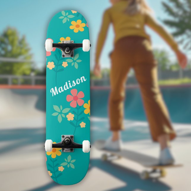 Grönt Daisy Vintage Bouquet Mönster Skateboard (Skapare uppladdad)
