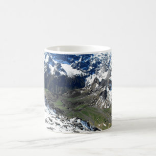 Grönt-dalen nära Schilthorn-berget Kaffemugg