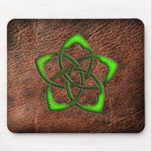 Grönt enameled celtic blomma på läder musmatta
