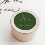 Grönt Enkelt minimal monogram botaniskt Bröllop Runt Klistermärke<br><div class="desc">Grönt Enkelt minimal monogram botaniskt Bröllop Classic Round Sticker ger initialer runt en botanisk linje från teckning,  tillsammans med en klassiskt modern typlayout.</div>