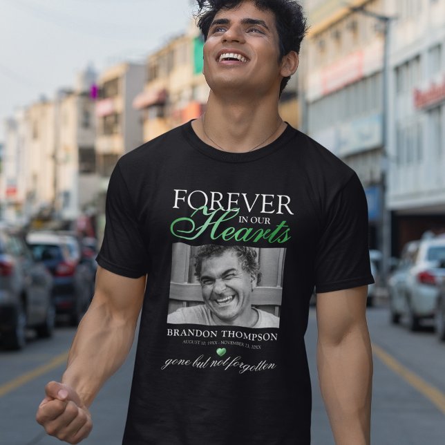 Grönt För Evigt I Våra Hjärtan Minnesfoto T Shirt (Skapare uppladdad)