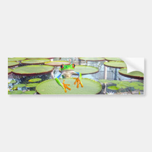 Grönt Frog klättrar på Lily Pad. Bildekal