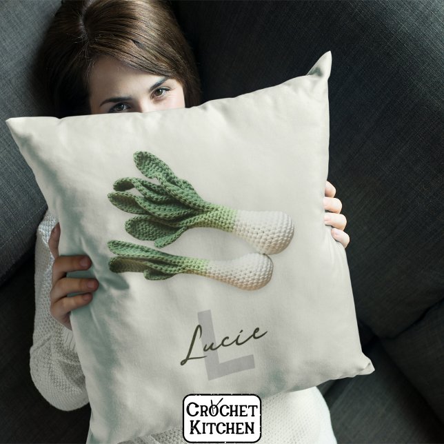 Grönt Gardener Minimalist Crochet Leeks Namn Kudde (Skapare uppladdad)
