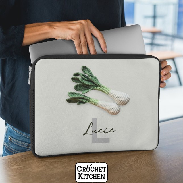Grönt Gardener Minimalist Crochet Leeks Namn Laptop Fodral (Skapare uppladdad)