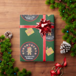 Grönt Gingertea Cookie Chalkboard Namn Presentpapper<br><div class="desc">En söt gingerbrödspojke och flicka mönster på mörk-grått-kretsar med presentboxen presenter, allt på gröntens bakgrund, kommer på ett utmärkt sätt att bidra till att dekorera dina julklappar. Känn julhelgens värme och glädje när du användor den här roligten, enkelt, modernt, anpassat namn, helgdag som är papper. Anpassa kopian med hälsning och...</div>