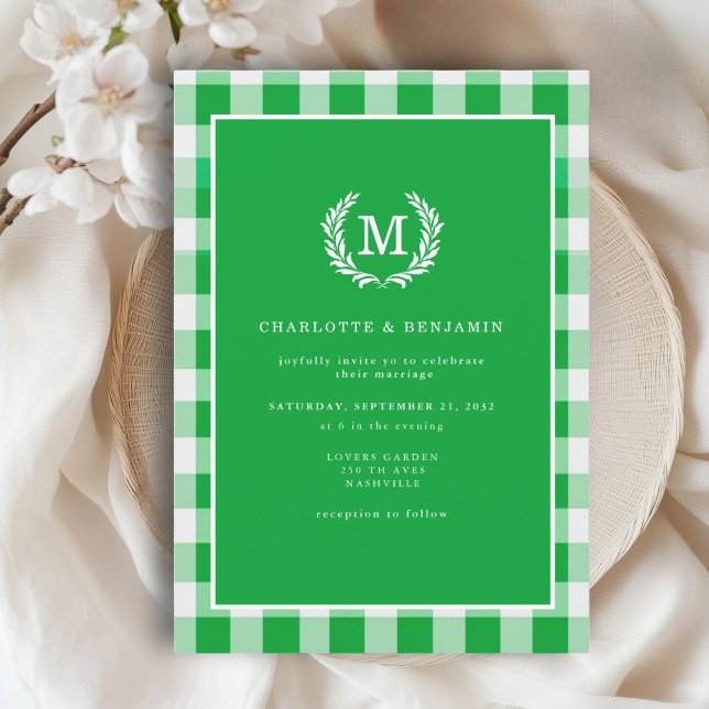Grönt Gingham Monogram Vapensköld Inbjudningar (Green Gingham Monogram Crest Invitation. Print & Instant Download.)