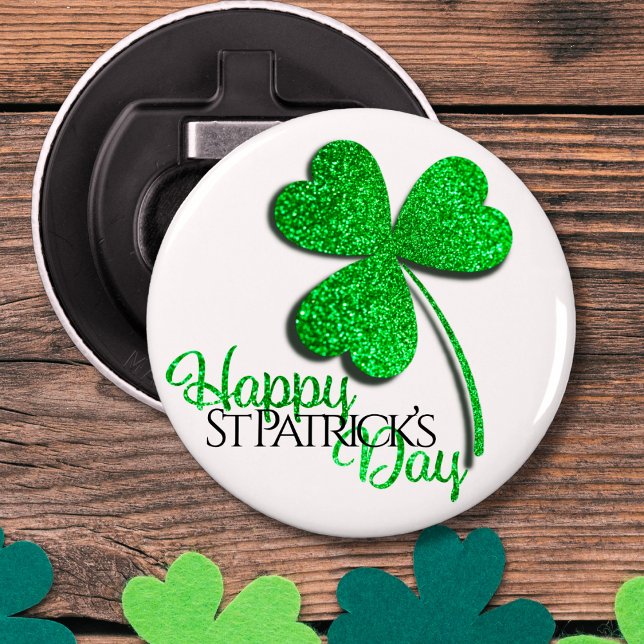 Grönt Glitter Shamrock Lycklig St Patrick's Day T- Flasköppnare (On a table)
