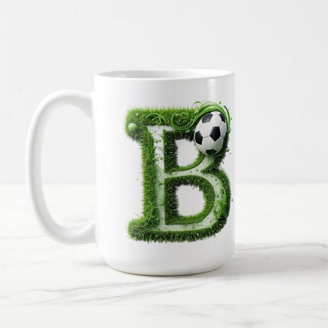 Grönt gräs Bokstav B Topiary Med Fotboll Kaffemugg (Vänster)