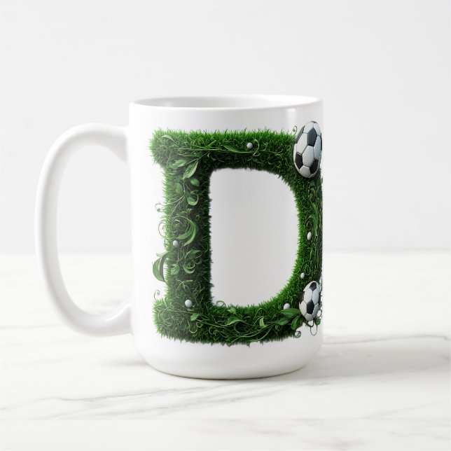 Grönt Gräs Bokstav D Topiary Med Fotboll Kaffemugg (Vänster)