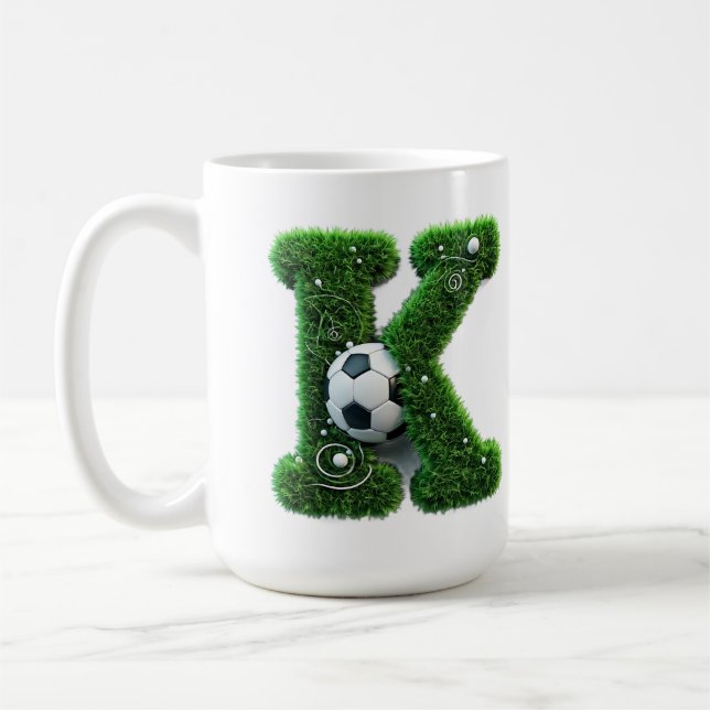 Grönt Gräs Bokstav K Med Fotboll Kaffemugg (Vänster)
