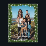 Grönt Gräs Twinkle Ljus Photo Personlig Helg Vykort<br><div class="desc">Grönt gräs boughs med faux twinkle ljus ram ger det här helgdag vykortet med God jul typografi och datum på framsidan och rummet på baksidan för din personliga helgdag och familj namn för hela din familj och dina vänner.</div>