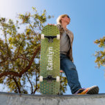 Grönt guld prickar vattenfärg för abstrakt lägga t mini skateboard bräda 18,5 cm<br><div class="desc">Sprid lite luft på gatorna i din stad med den här personligen, skateboard med eget namn. Modern, trendig, vit bedrövad, edgy typografi och grafik, guld-folie täcker över en texturerad bakgrund med vattenfärg i grönten. Gör en coola och snyggt påstående varje gång du surfor trottoaren. En underbar gåva till någon speciell,...</div>