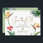 Grönt Guld Tropiska Bat mitzvah Blommigten Handfla Spara Datumet<br><div class="desc">Se till att alla dina vänner och släktingar kan fira din dotters milstolpe Bat mitzvah! Skicka ut den här chicen, personligen "Spara datummeddelande". Fläktande, färgstarka, tropiska vattenfärgfåglar av paradisblommor, handskrivet faux guld-skript, stjärnan av David- och glitter-punkter, tillsammans med grönt- och grått-modern sans serif-typ, täcker över en ren vit bakgrund. Ytterligare...</div>