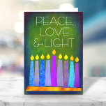 Grönt Hanukkah Boho Candles Peace Kärlek Light Bol<br><div class="desc">"Fred, kärlek och ljus." En lekfull, modern, konstgjord illustration av boho mönster-ljus på en menorah hjälper dig att vaktera helgdag av Hanukkkah. Blåljus med färglöst faux foil mönster täcker över en rik, djup grönt texturerad bakgrund. Känn julhelgens värme och glädje när du skickar det här fantastiska, färgstarka och färgstarka hälsningskortet...</div>