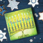 Grönt Hanukkah Menorah Peace Kärlek Light Script Underlägg Sten<br><div class="desc">"Fred, kärlek och ljus." Ett närliggande foto av en ljus, färgstark, grönt och gult Artsy-menorah hjälper dig att vaktera helgdag av Hanukkah i stil. Känn julhelgens värme och glädje när du slappna av med din favoritdryck på den här fantastiska, färgstarka Hanukkah-stenen underlägg. Gör en slående uppsättning med fyra underlägg tillgängliga...</div>