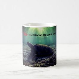Grönt havssköldpadda på golv kaffemugg