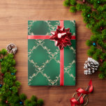 Grönt Helgdag Damask Gift Presentpapper<br><div class="desc">Elegant framträder grönt med fuktmönstret i guld glitter för en vacker och elegant julklapp. Många andra kompanjoner  att blanda sig i med denna vackra papper.</div>